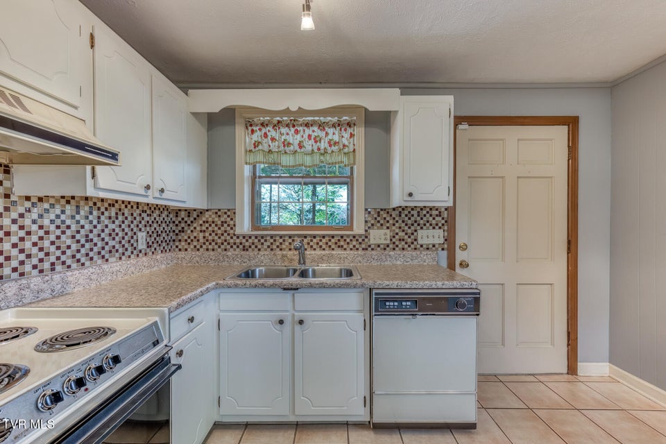 Photo #40: 908 Meadow Lane