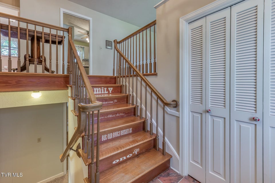 Photo #12: 908 Meadow Lane