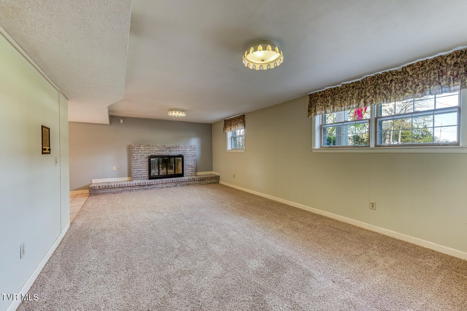 Photo #34: 908 Meadow Lane