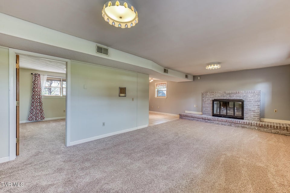 Photo #35: 908 Meadow Lane