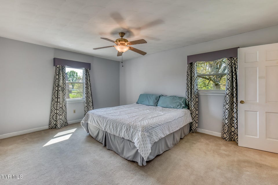 Photo #25: 908 Meadow Lane