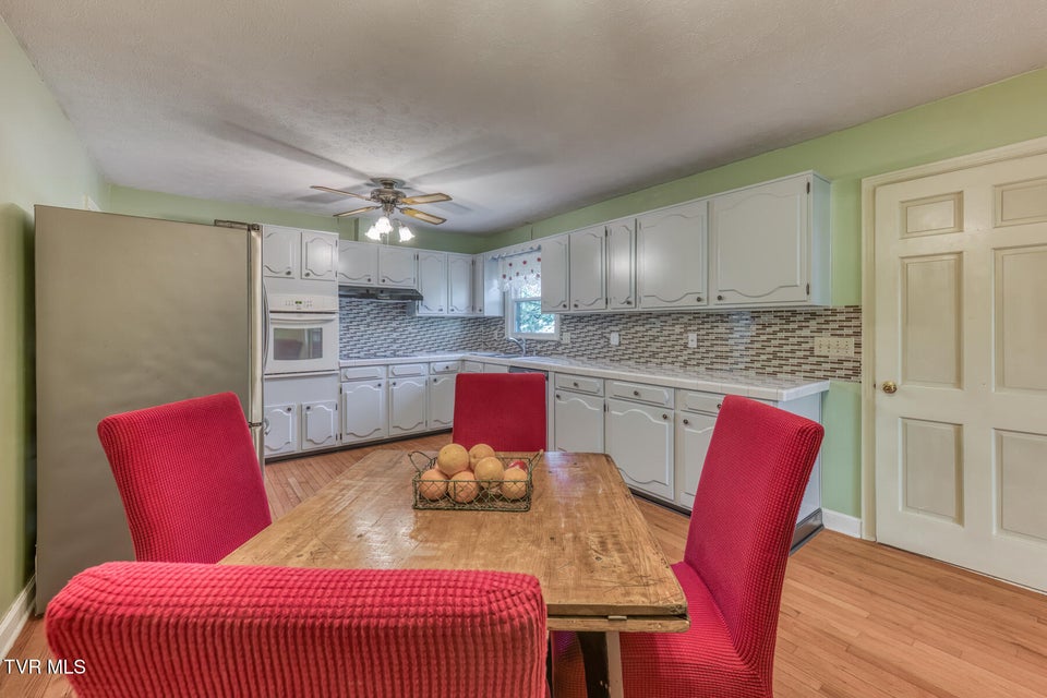 Photo #24: 908 Meadow Lane