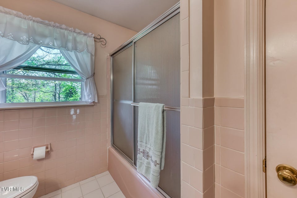 Photo #33: 908 Meadow Lane