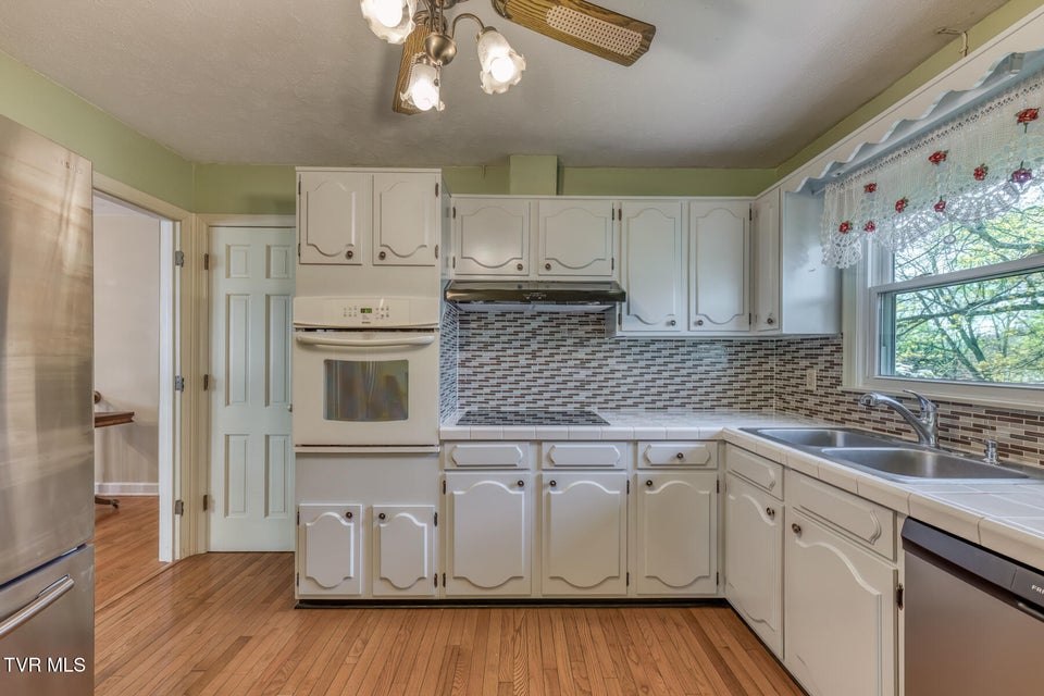 Photo #20: 908 Meadow Lane