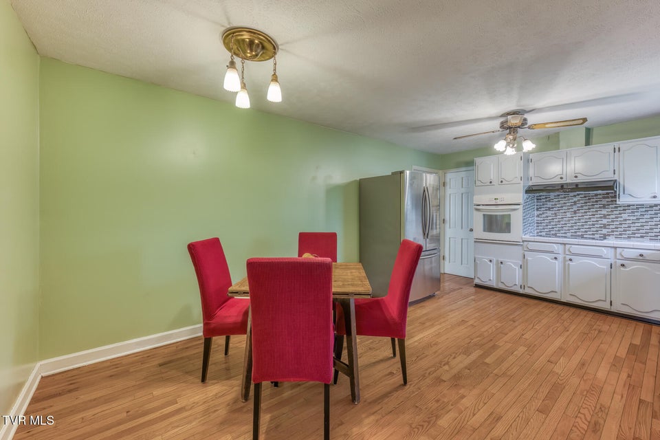 Photo #23: 908 Meadow Lane