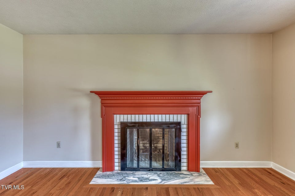 Photo #15: 908 Meadow Lane