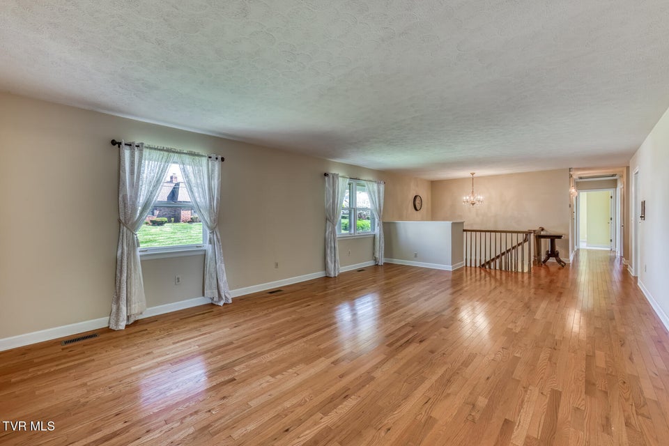 Photo #16: 908 Meadow Lane