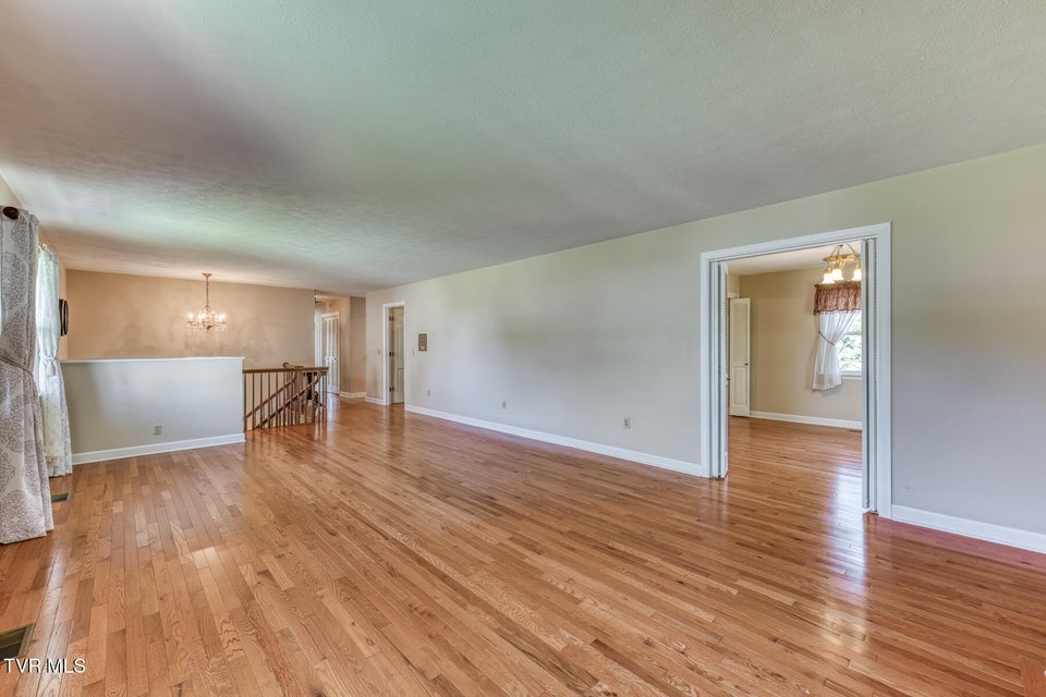 Photo #17: 908 Meadow Lane