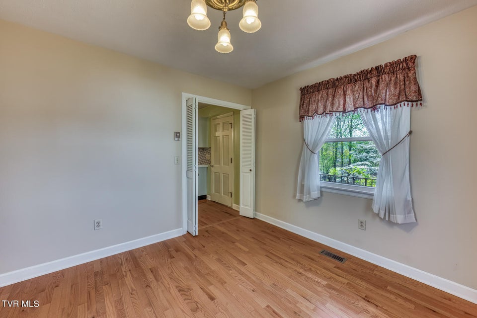 Photo #19: 908 Meadow Lane