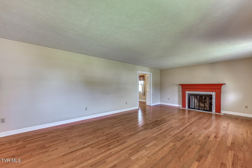 Photo #14: 908 Meadow Lane