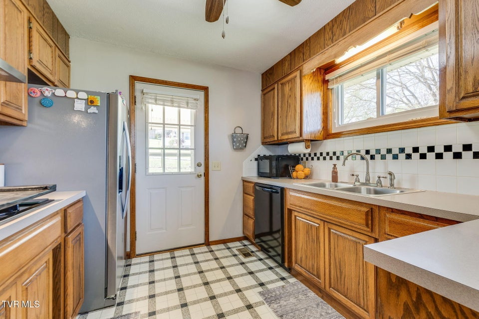 Photo #10: 103 Cannon Street