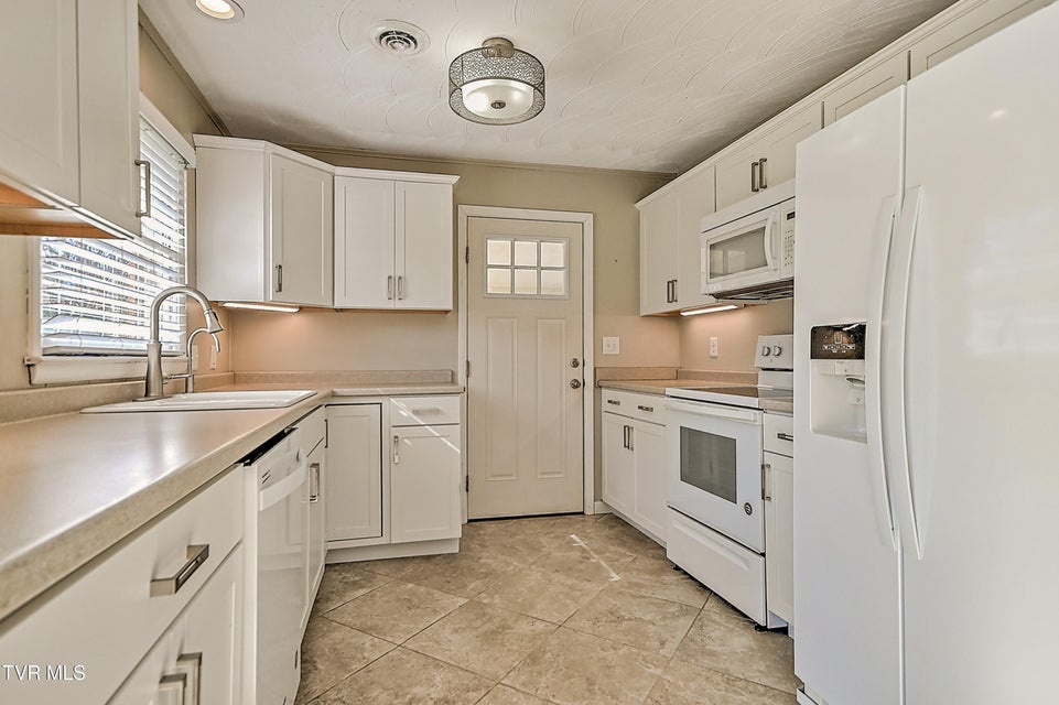 Photo #3: 115 Edgefield Road