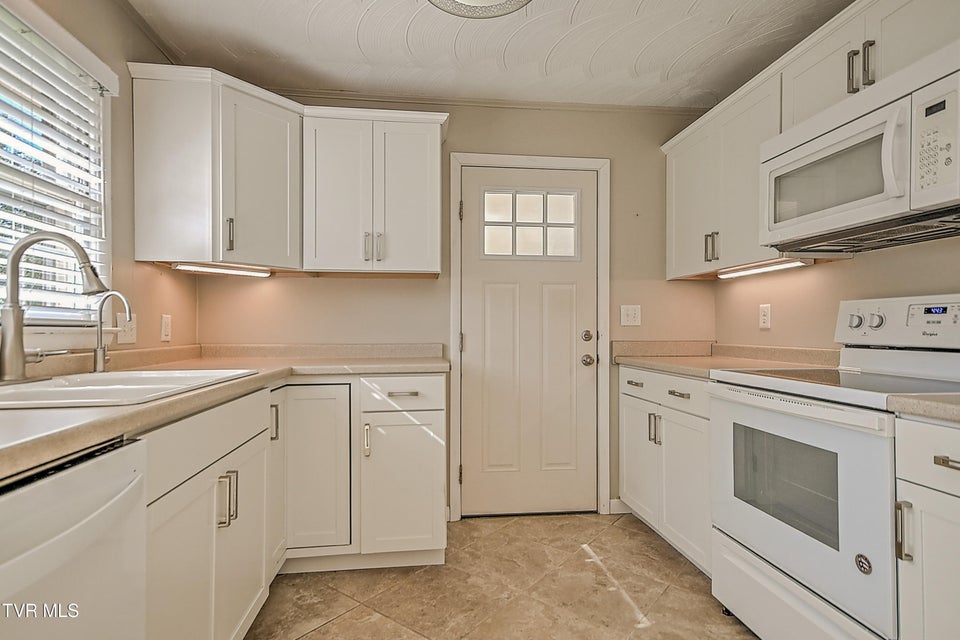 Photo #4: 115 Edgefield Road