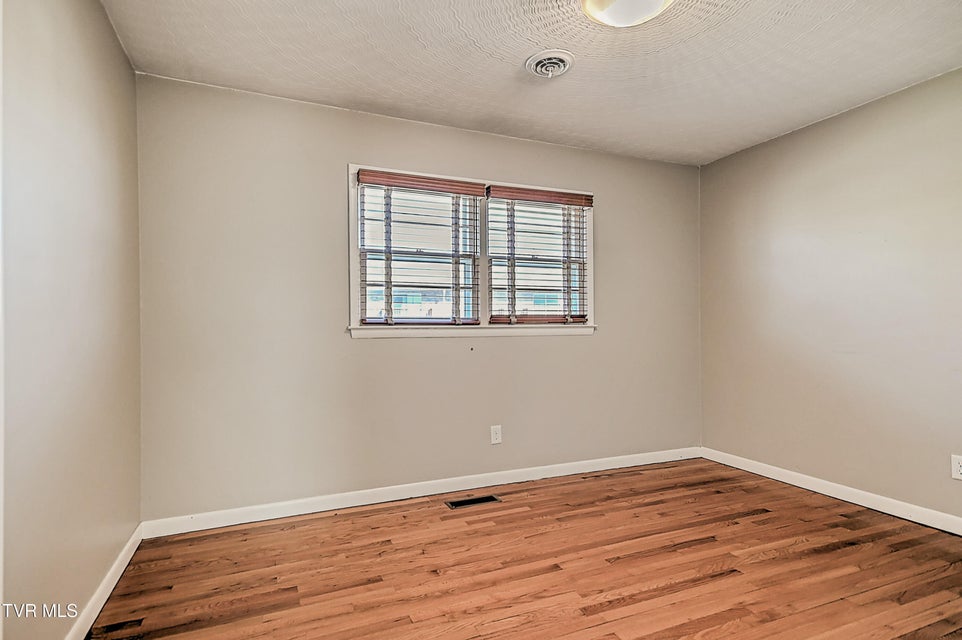 Photo #10: 115 Edgefield Road