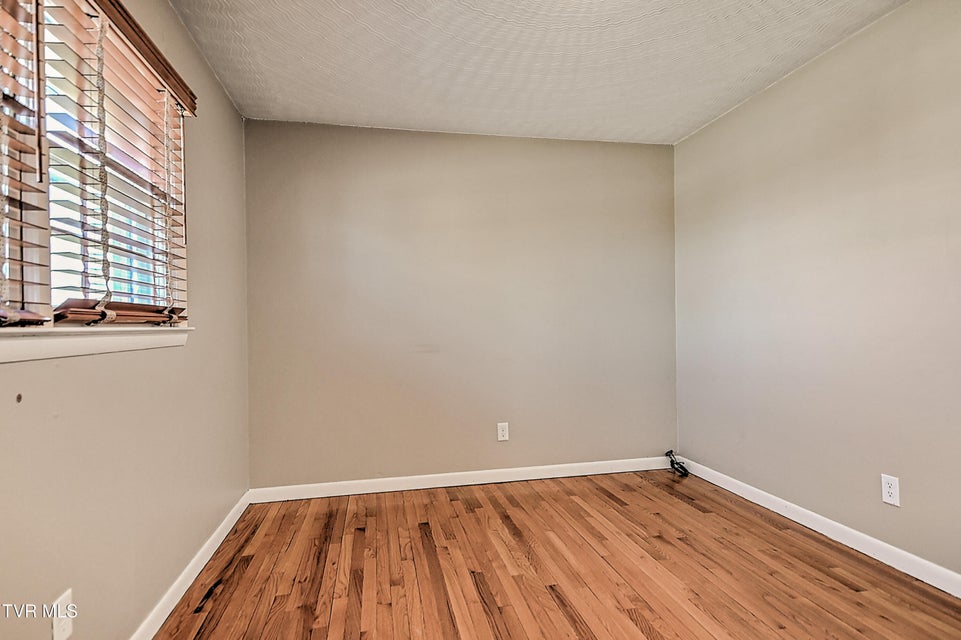 Photo #11: 115 Edgefield Road