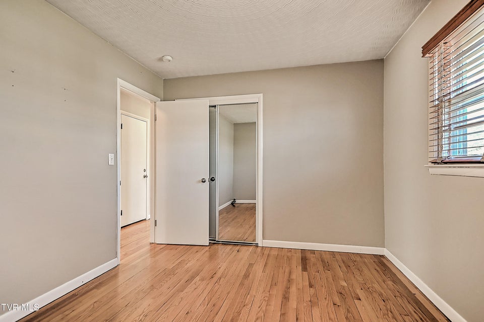 Photo #12: 115 Edgefield Road