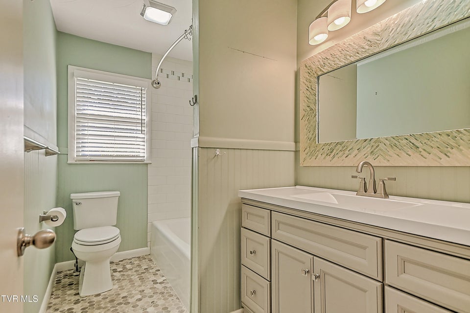 Photo #13: 115 Edgefield Road