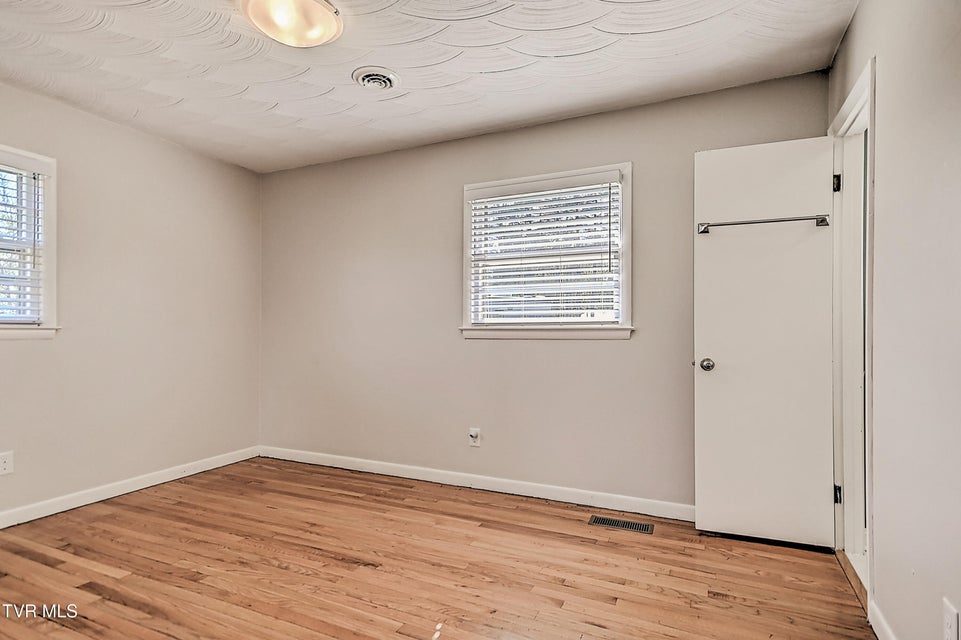 Photo #14: 115 Edgefield Road