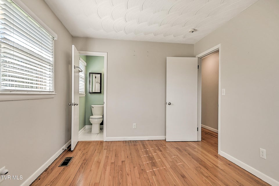 Photo #16: 115 Edgefield Road