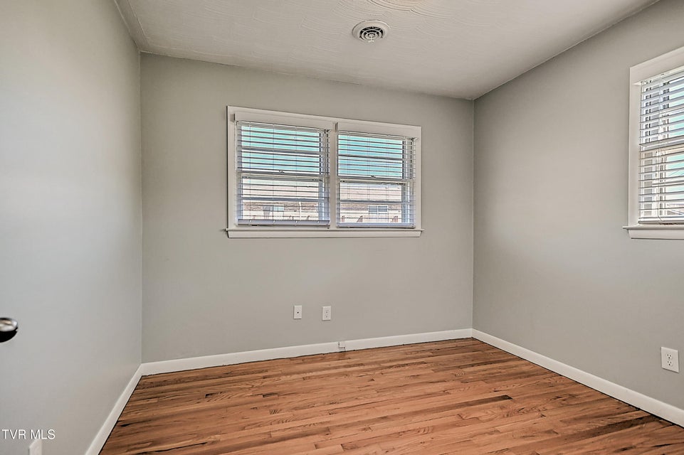 Photo #18: 115 Edgefield Road