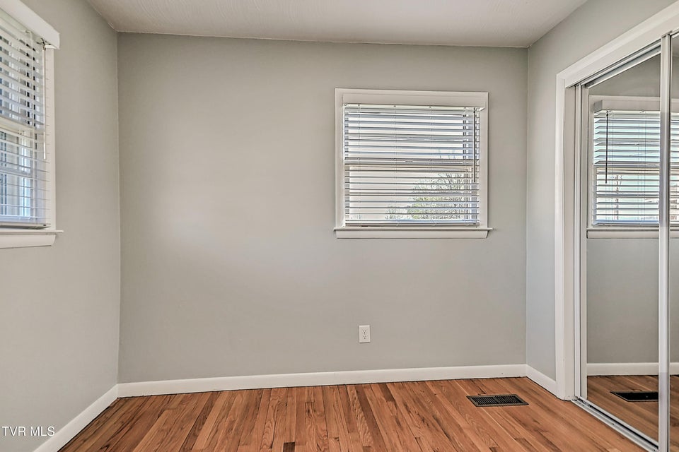 Photo #20: 115 Edgefield Road