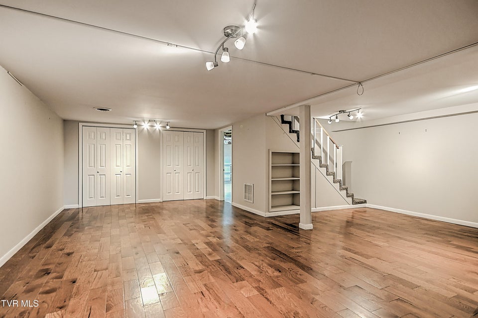 Photo #21: 115 Edgefield Road