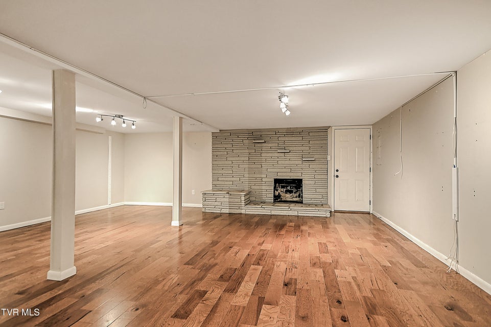 Photo #22: 115 Edgefield Road