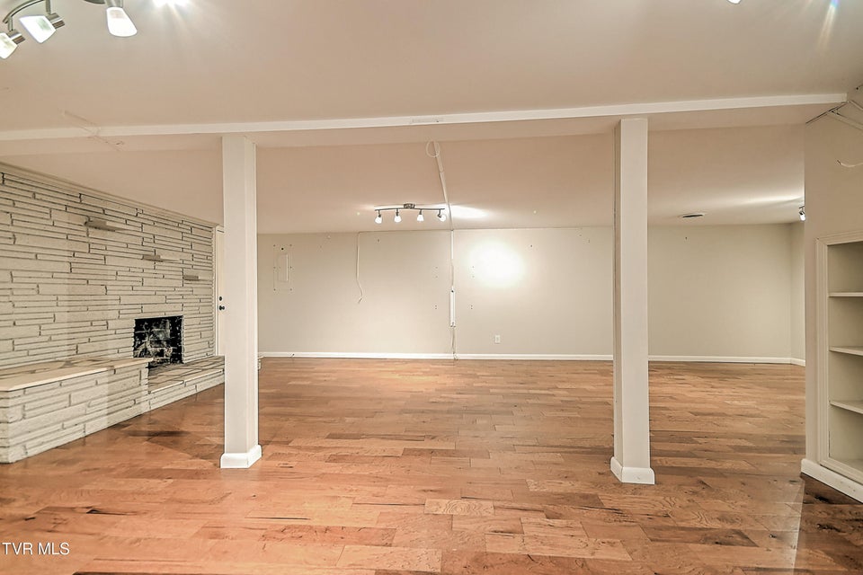 Photo #24: 115 Edgefield Road