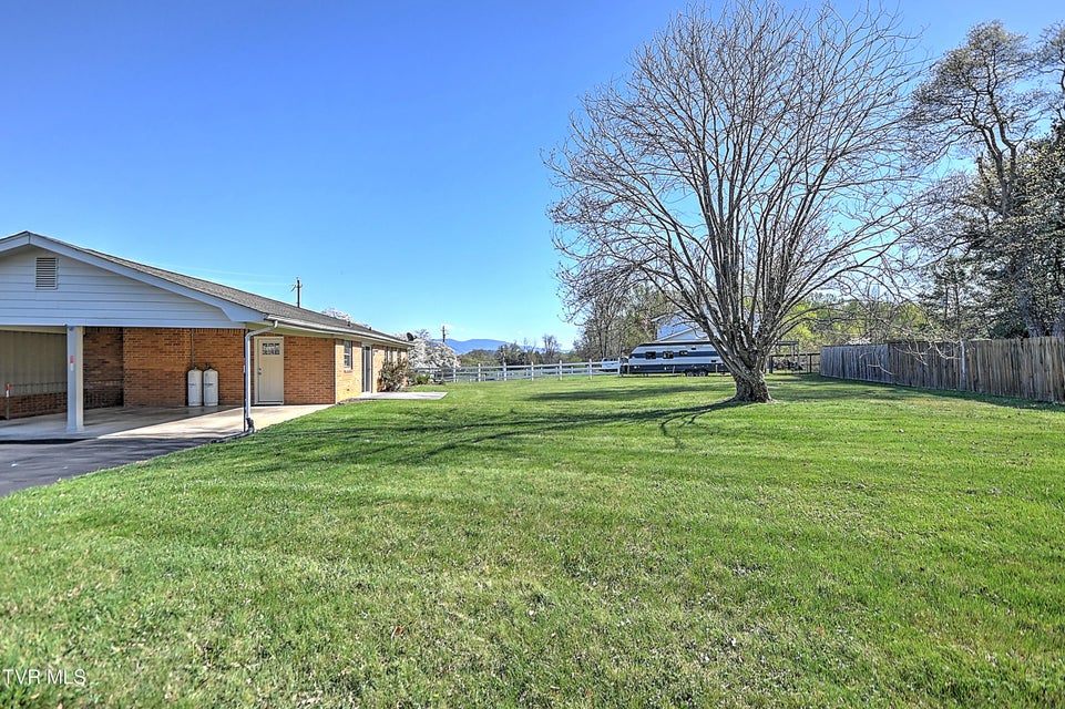 Photo #32: 115 Edgefield Road