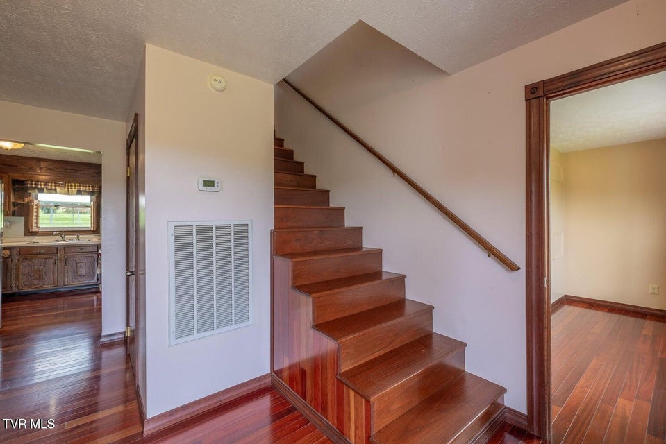 Photo #4: 207 Pleasant View Road