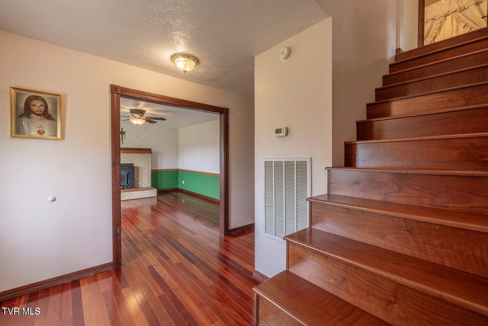 Photo #5: 207 Pleasant View Road