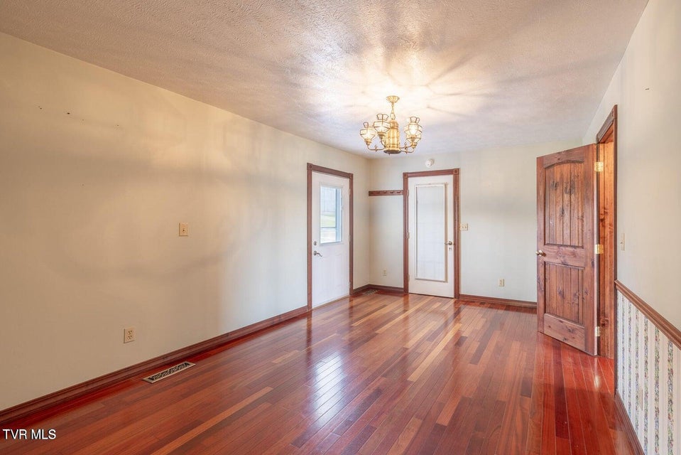 Photo #13: 207 Pleasant View Road