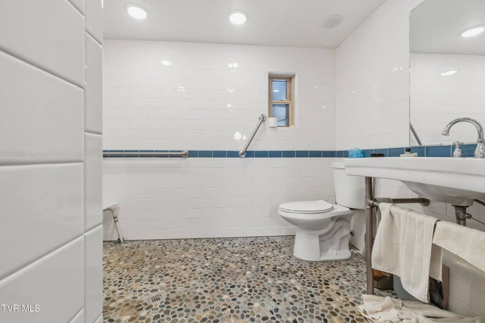 Photo #13: 701 Doc Hawkins Road