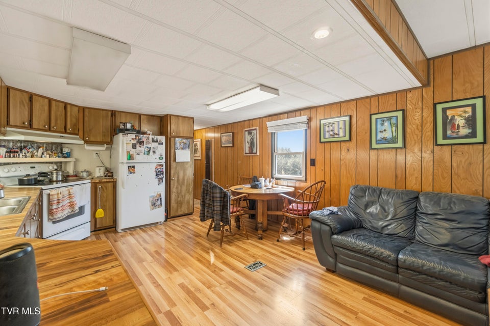 Photo #21: 701 Doc Hawkins Road