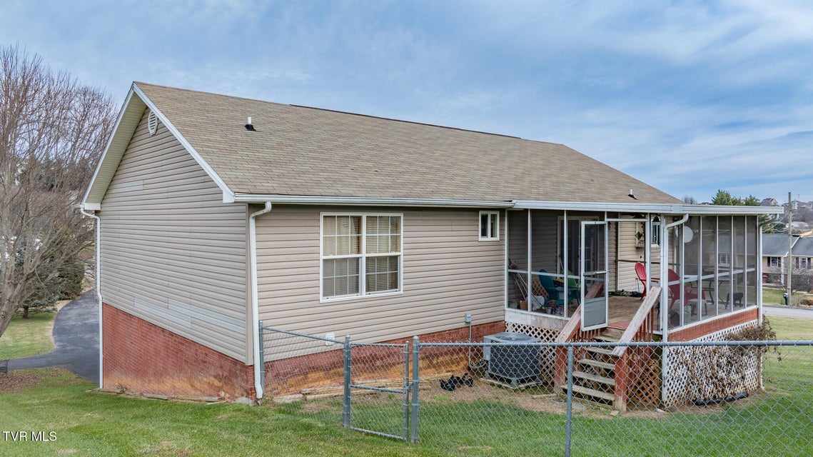 Photo #35: 609 Alfalfa Lane