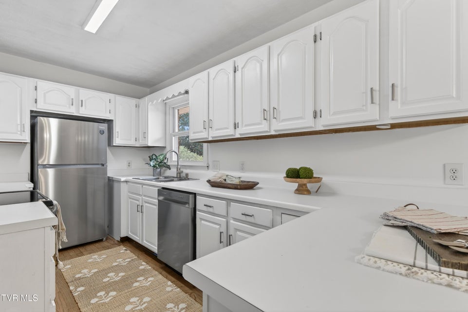 Photo #15: 882 Panacella Drive