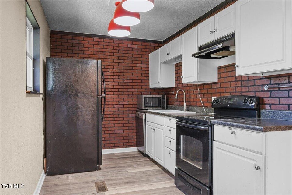 Photo #10: 146 Circleview Drive