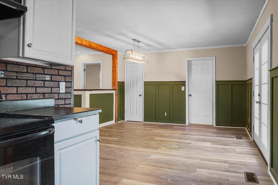 Photo #11: 146 Circleview Drive