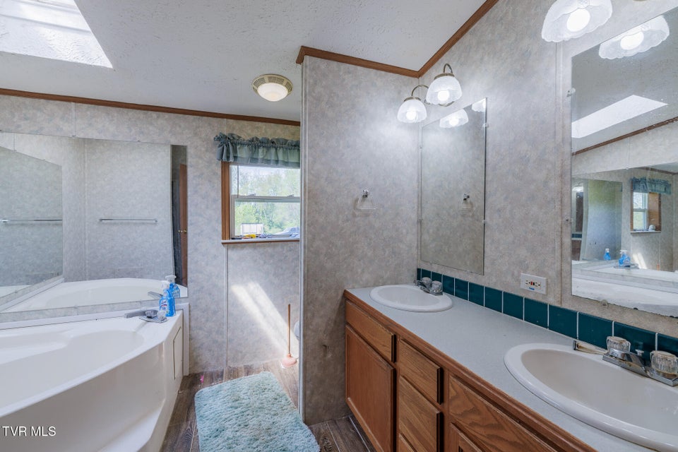 Photo #12: 985 Old Stage Road