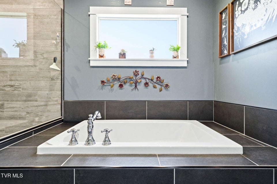 Photo #27: 605 Church Lane