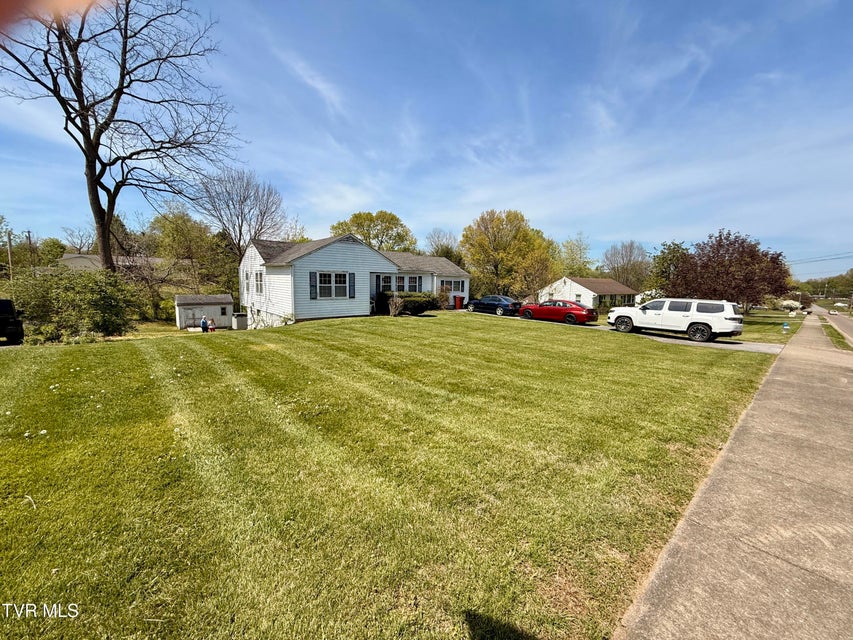 Photo #3: 1507 Baxter Street