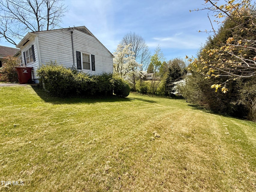 Photo #6: 1507 Baxter Street