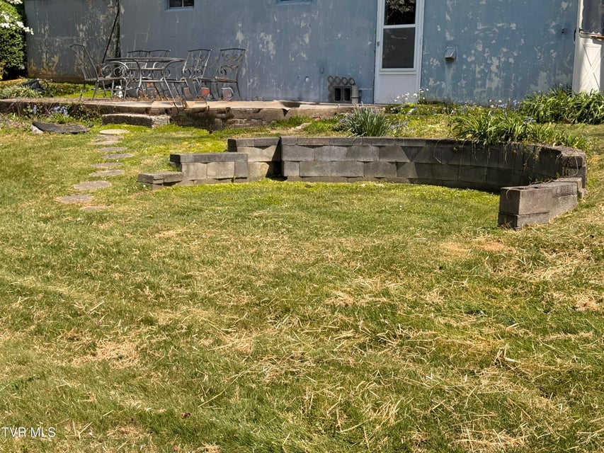 Photo #11: 1507 Baxter Street