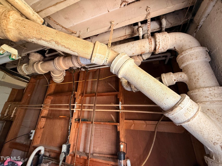 Photo #18: 1507 Baxter Street