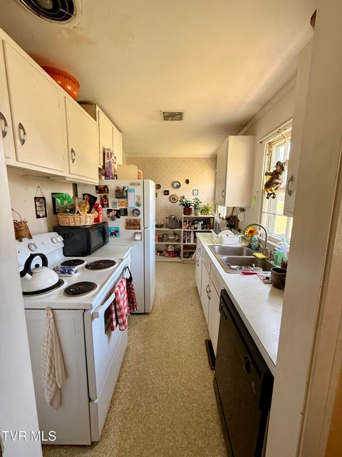 Photo #24: 1507 Baxter Street