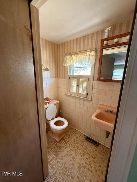 Photo #31: 1507 Baxter Street