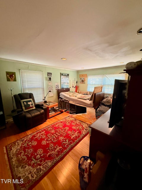 Photo #32: 1507 Baxter Street