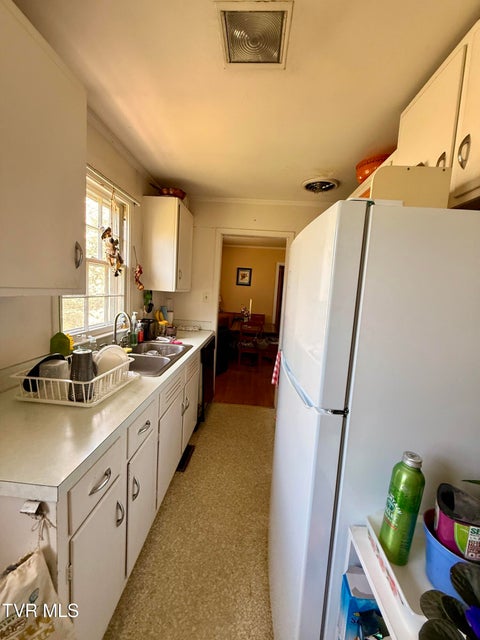 Photo #34: 1507 Baxter Street