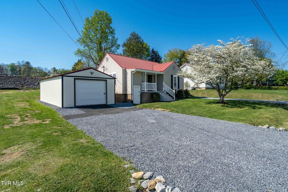 Photo #4: 137 Mary Street