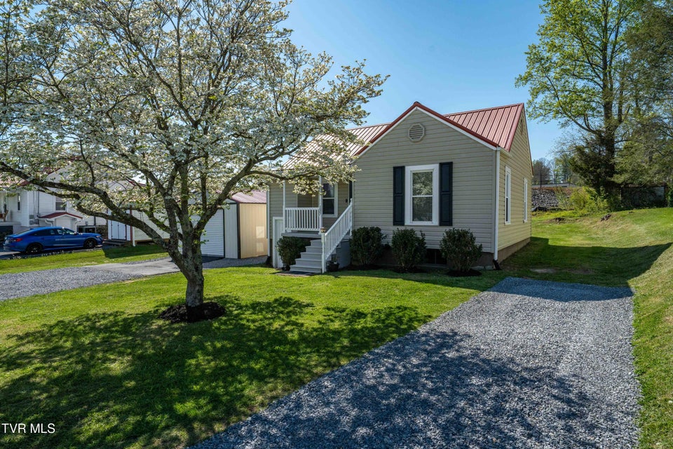 Photo #3: 137 Mary Street